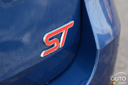Le Ford Explorer ST 2020,  logo ST